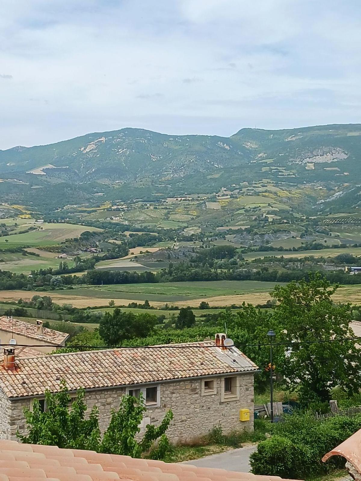 Gite Les Trois Abeilles Besignan Exterior photo